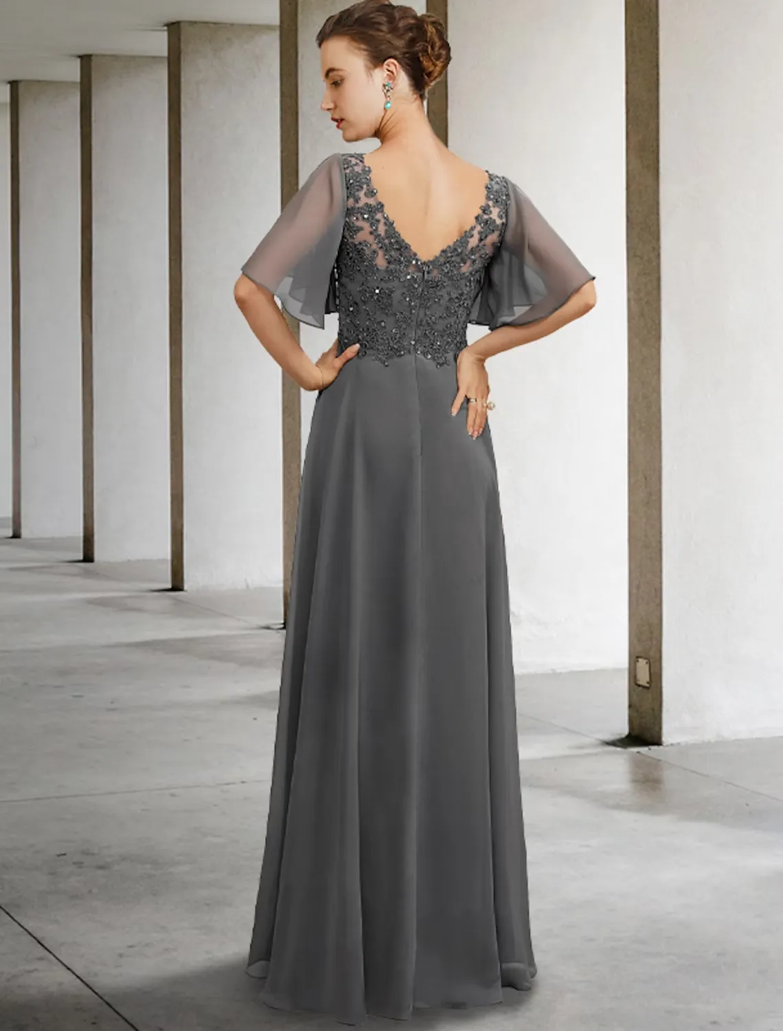 A-Line Mother of the Bride Dress Luxurious Elegant V Neck Floor Length Chiffon Lace Short Sleeve with Beading Appliques