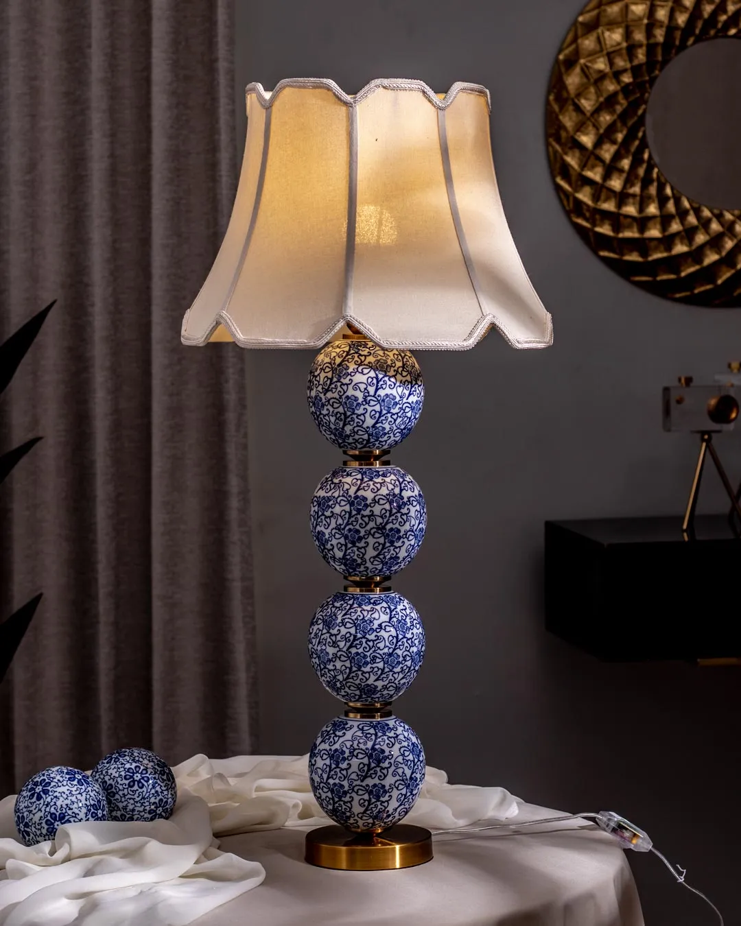 'Chrysanthemum' Ming Pillar Table Lamp