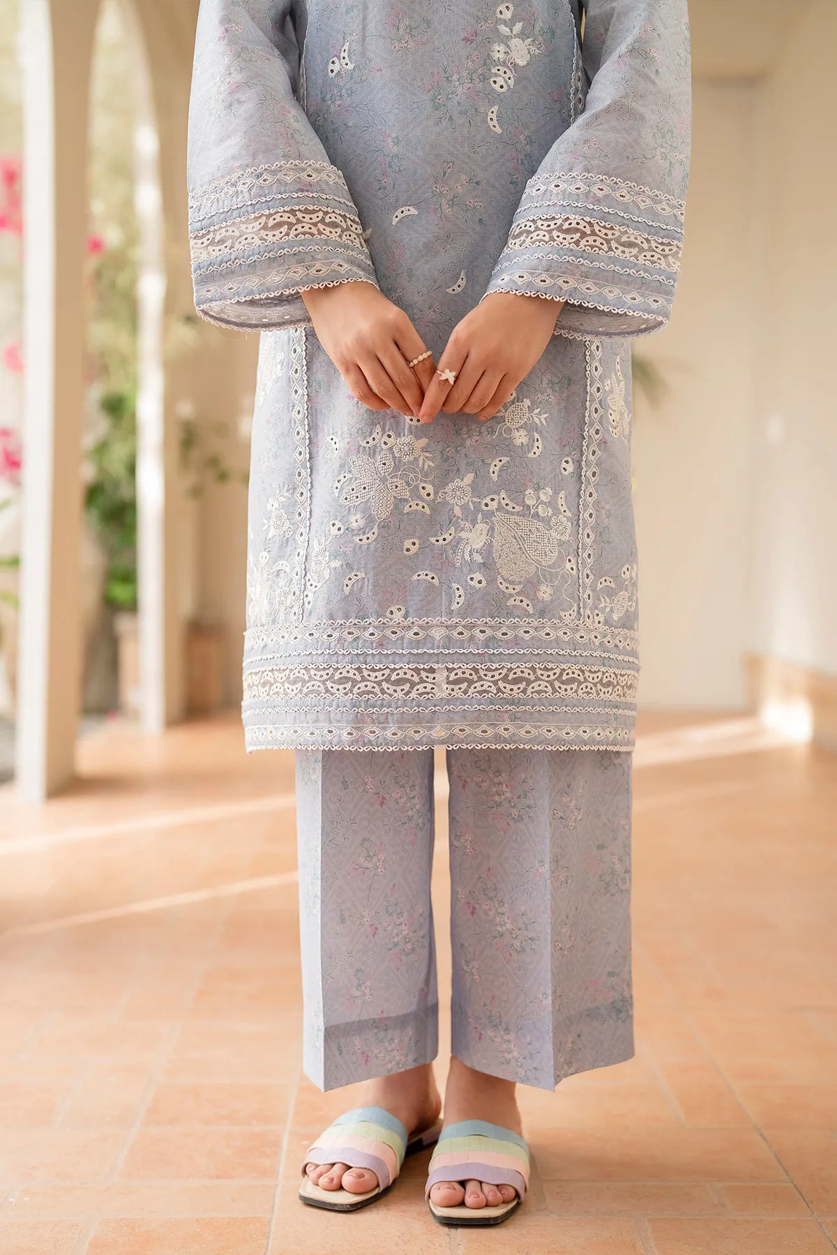 EMBROIDERED LAWN USE-9043