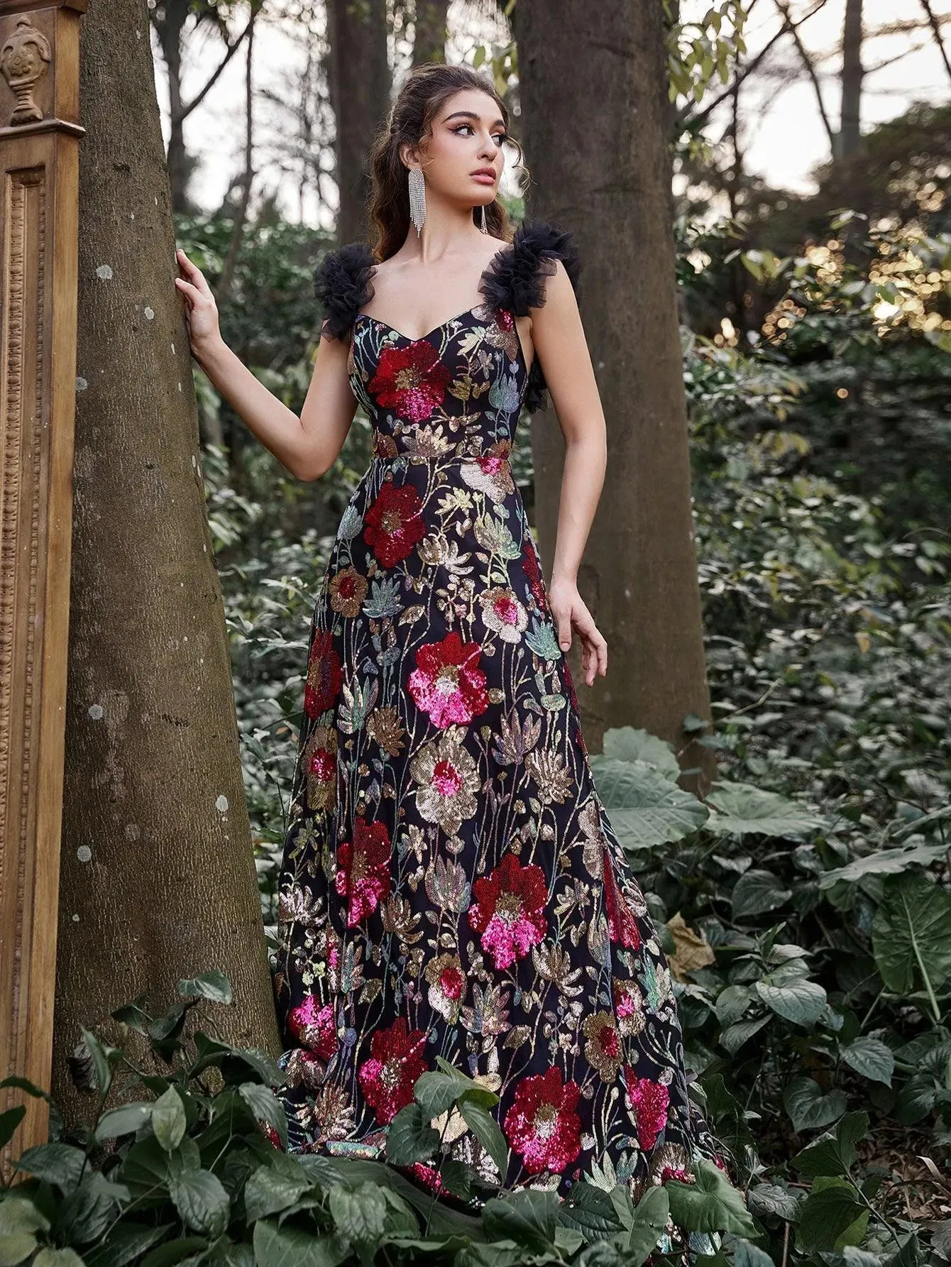 Gorgeous Sweetheart Collar Floral Sequin Embroidered Prom Dress