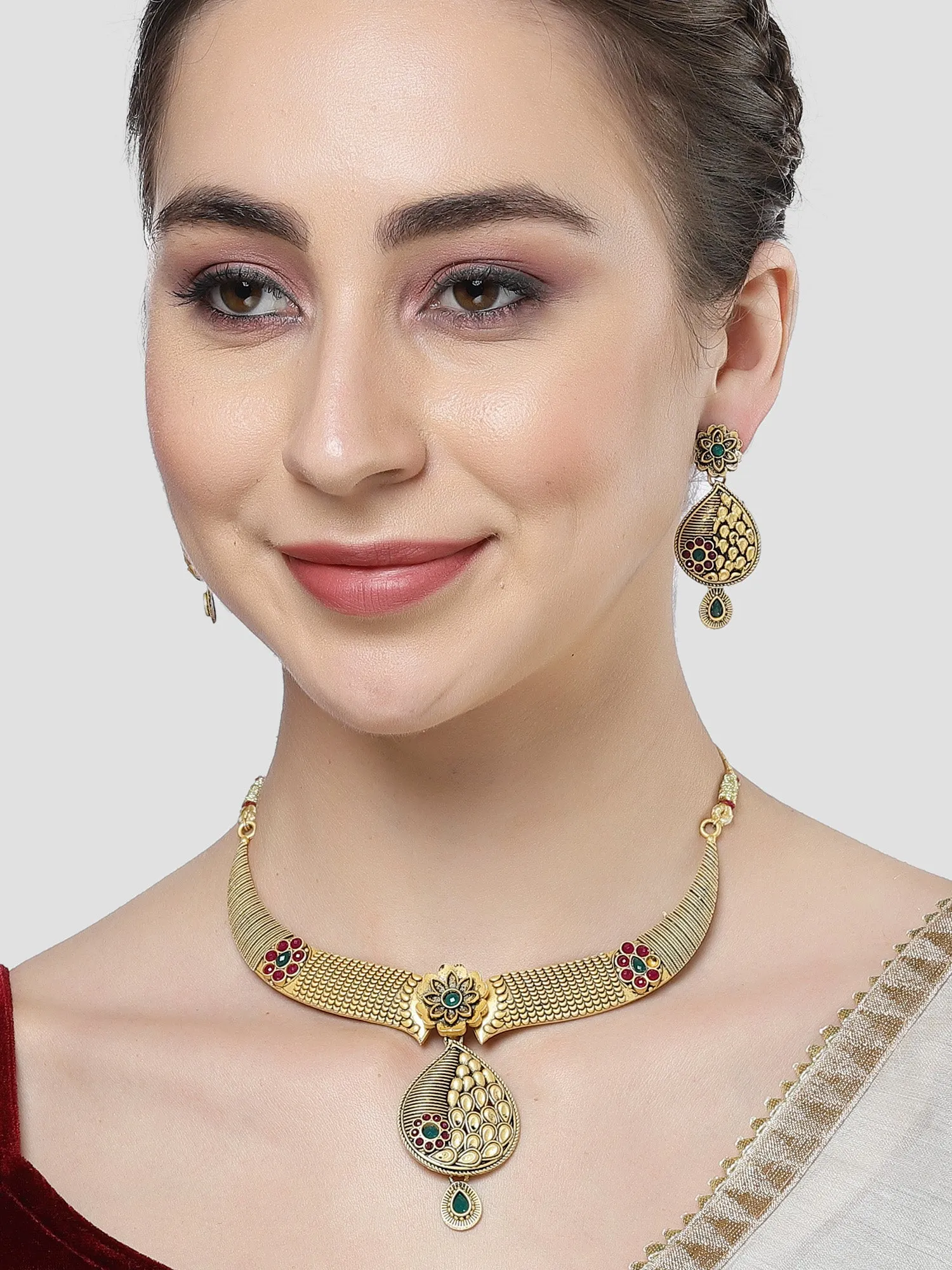 Karatcart Antique Gold Plated Floral Drop Shape Necklace Set for Women