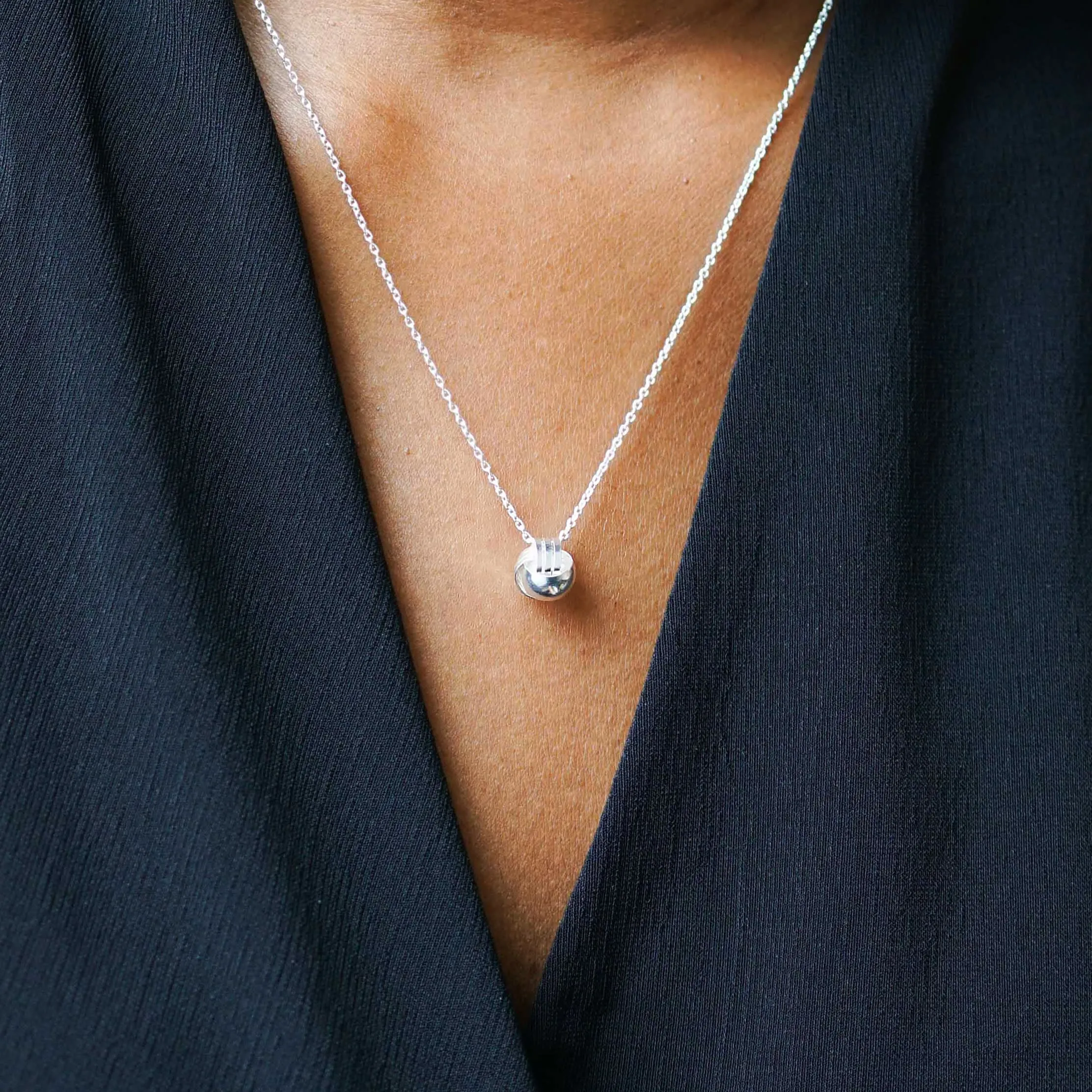 Knot Necklace :: Silver