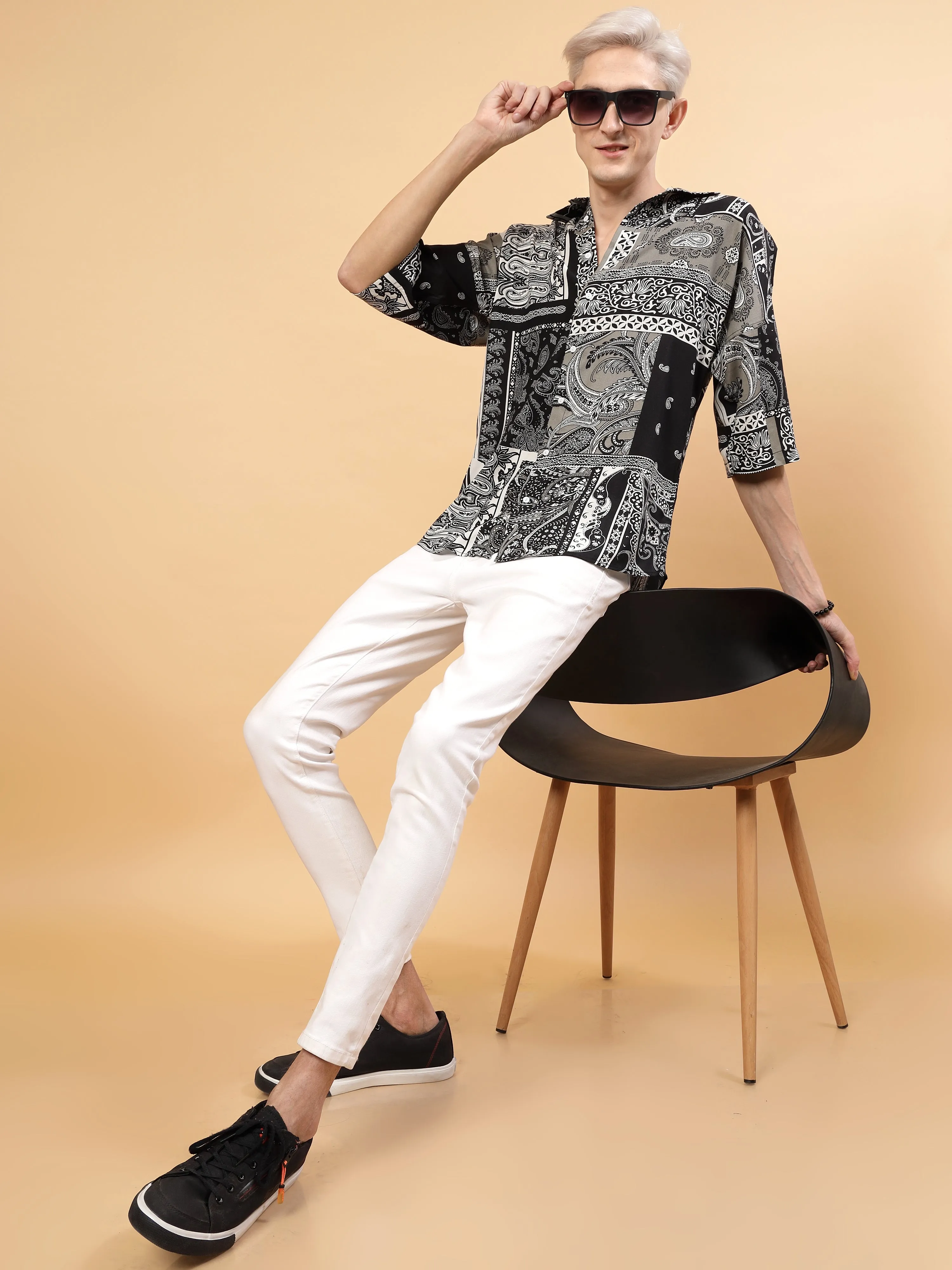 Modern Twist Men's Oversized Shirt With Paisley Print