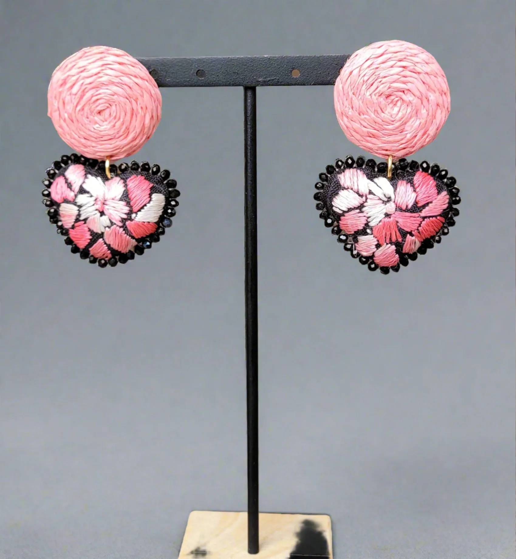 San Antonino heart/pink embroidered earrings